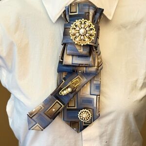 Elegant Blue and Gold Women’s Tie